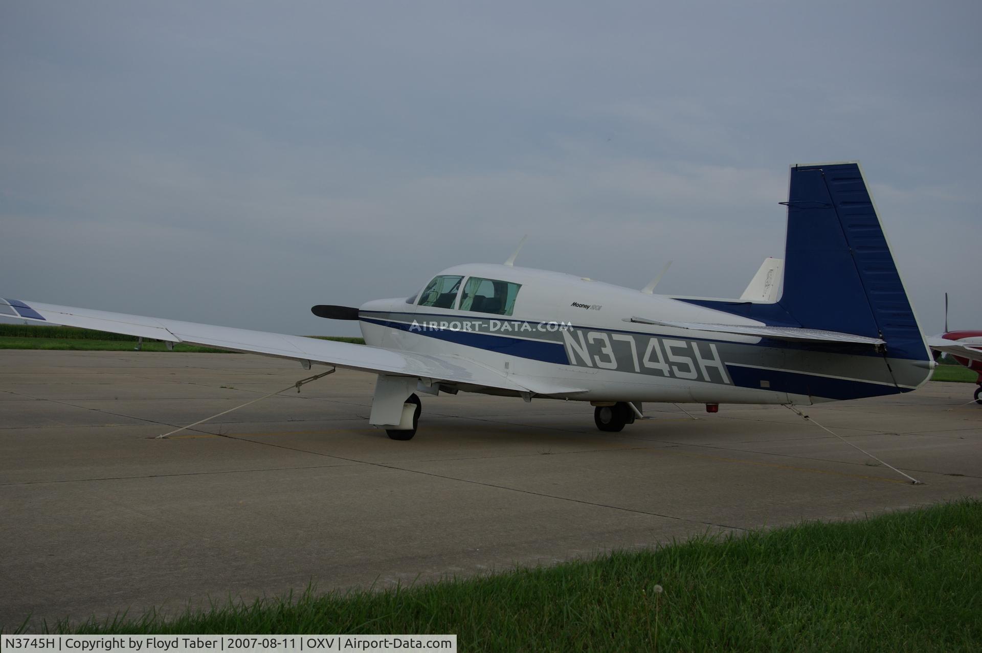 N3745H, 1979 Mooney M20J 201 C/N 24-0921, In for the Knoxville Nationals