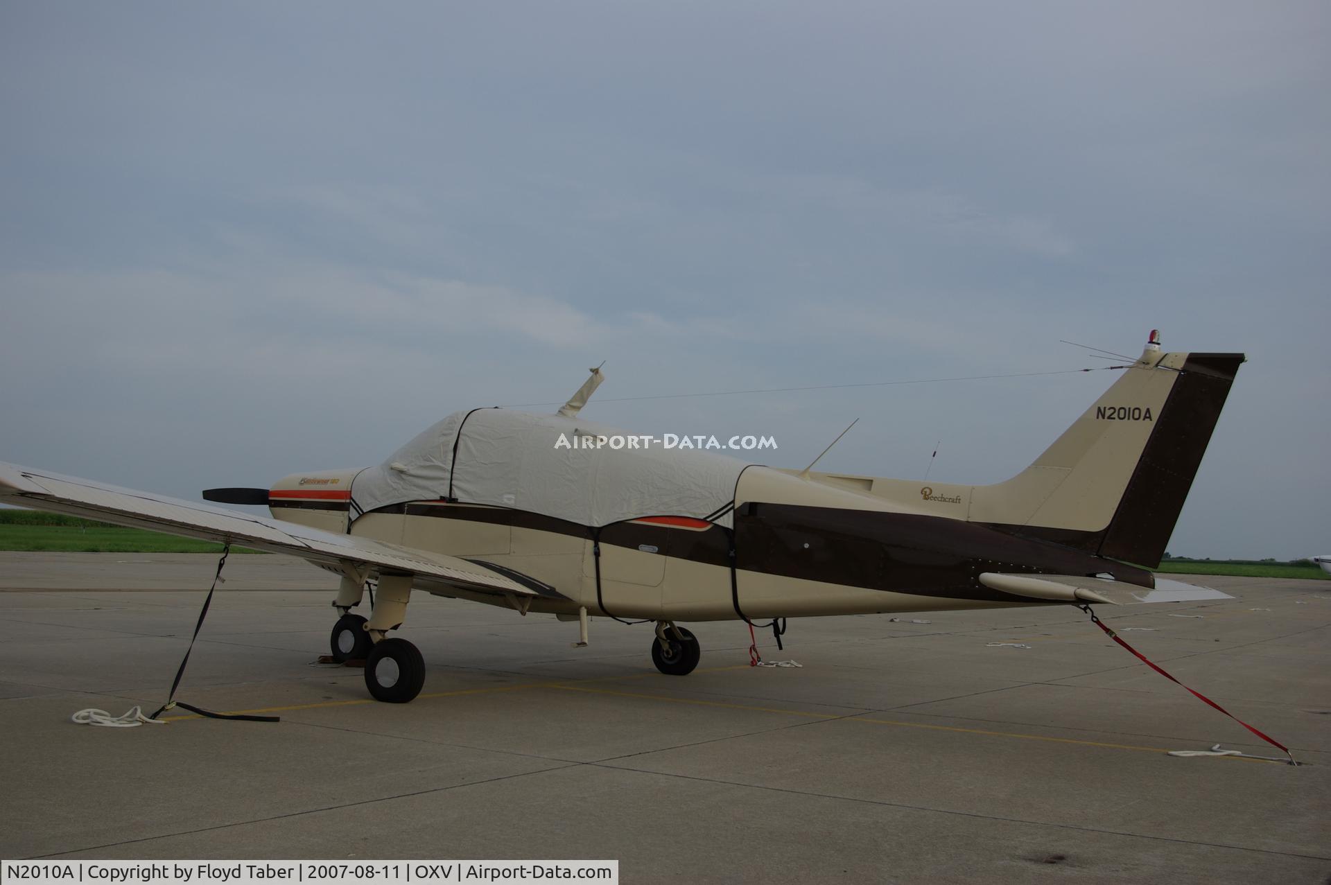 N2010A, 1978 Beech C23 Sundowner 180 C/N M-2066, In for the Knoxville Nationals
