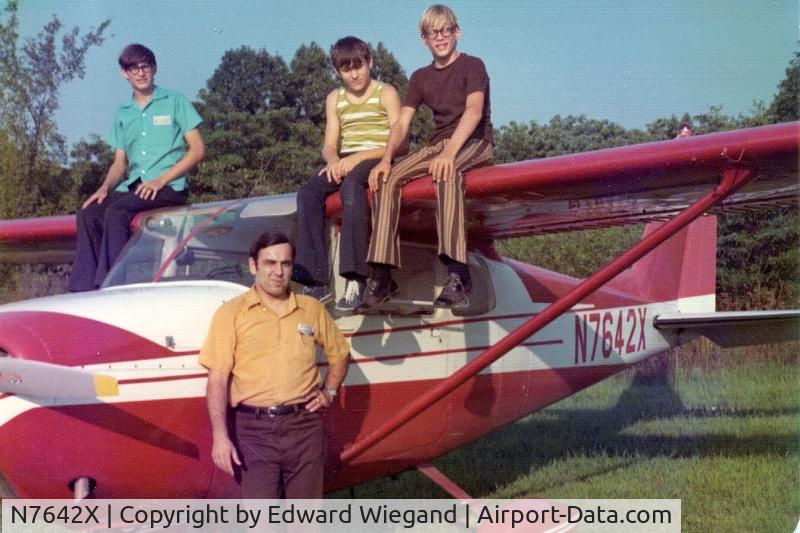 N7642X, 1960 Cessna 172B C/N 17248142, Forme owner, Ed Wiegand, and students