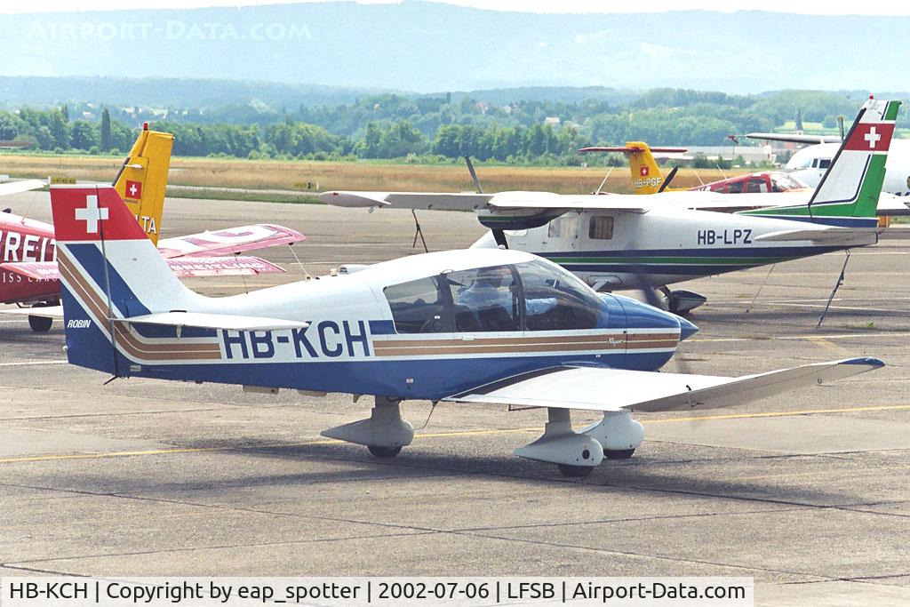 HB-KCH, 1989 Robin DR-400-180S Regent C/N 1900, Taxiing