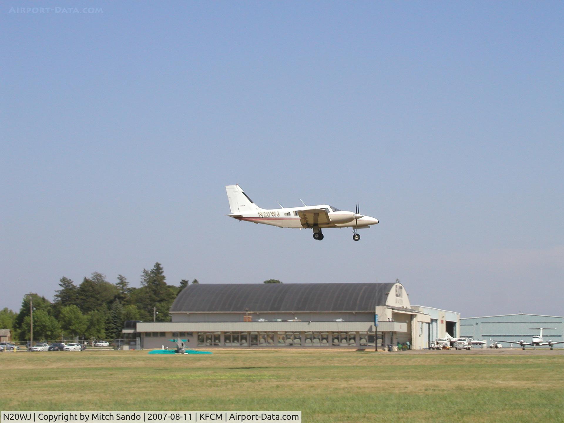 N20WJ, 1993 Piper PA-34-220T C/N 3448027, Landing Runway 18 from Fargo (FAR).
