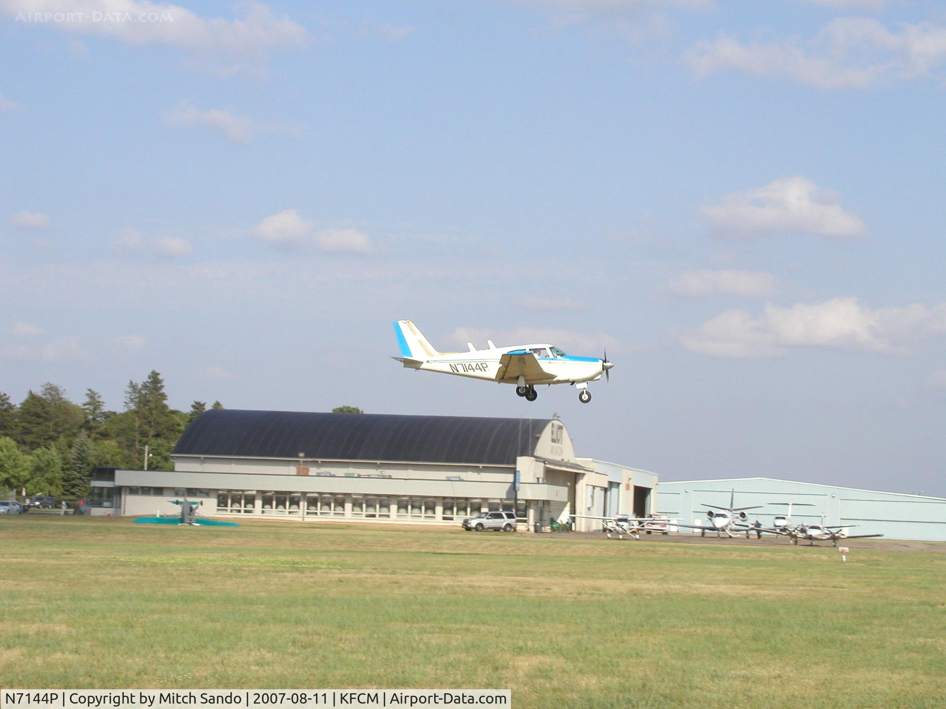 N7144P, 1960 Piper PA-24-250 Comanche C/N 24-2309, Landing Runway 18.