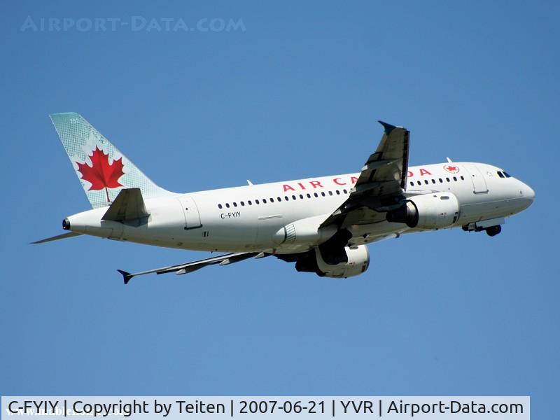 C-FYIY, 1996 Airbus A319-114 C/N 634, Taking off from Vancouver International on a sunny afternoon