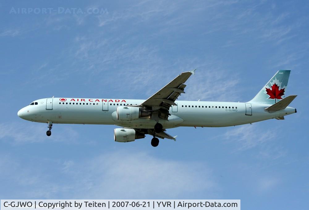 C-GJWO, 2002 Airbus A321-211 C/N 1811, Wearing the Air Canada colors, shot just before landing