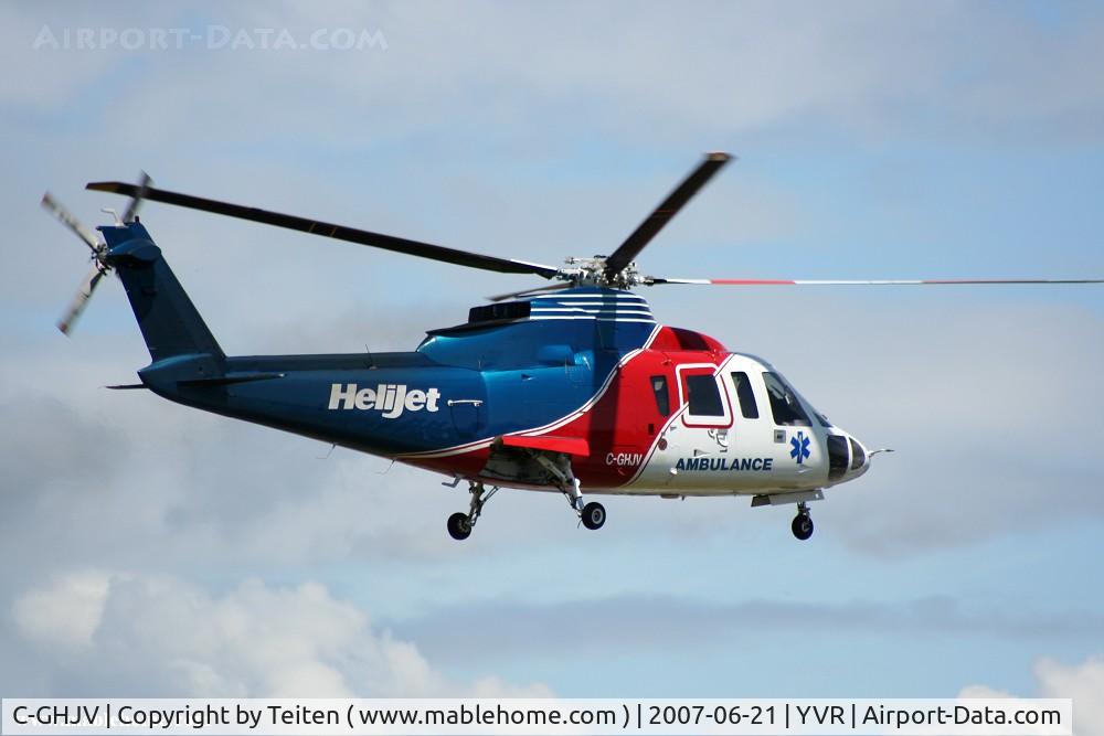C-GHJV, 1981 Sikorsky S-76A C/N 760167, Taking off for a medevac mission - Belongs to Helijet