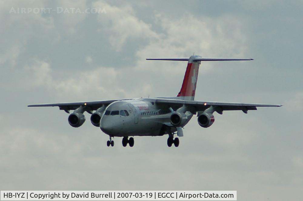 HB-IYZ, 1998 British Aerospace Avro 146-RJ100 C/N 0338, Swiss Air - Landing