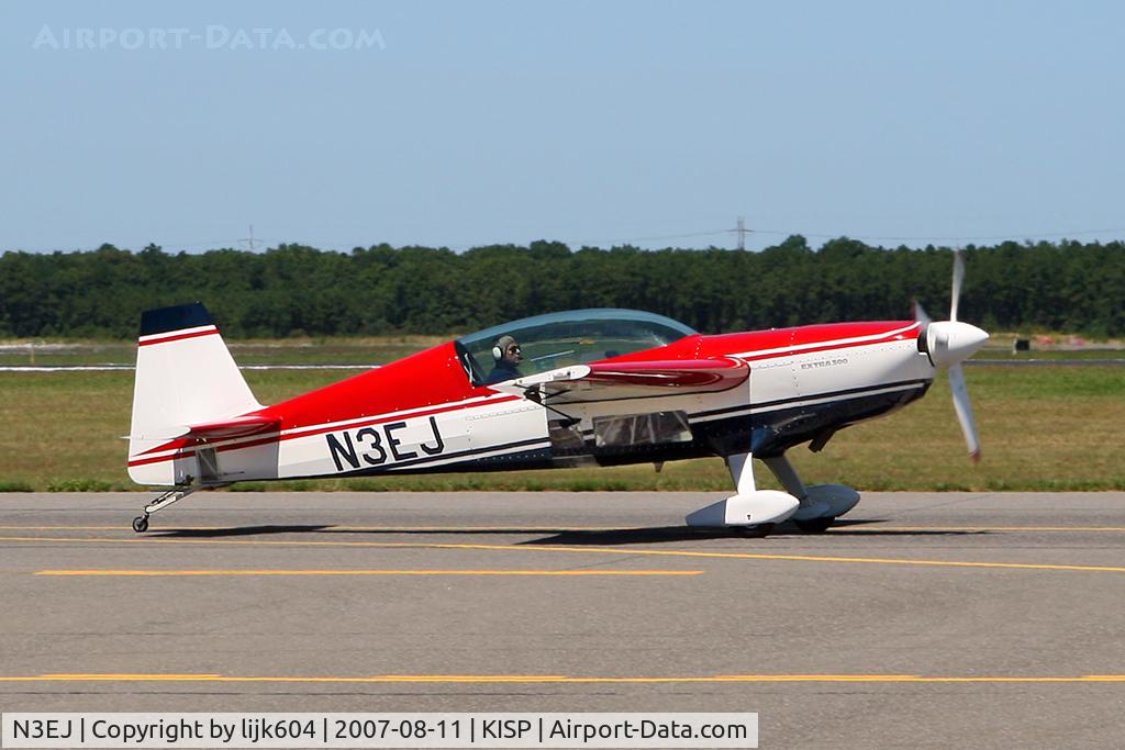 N3EJ, 1994 Extra EA-300 C/N 055, Unexpected visitor at KISP.