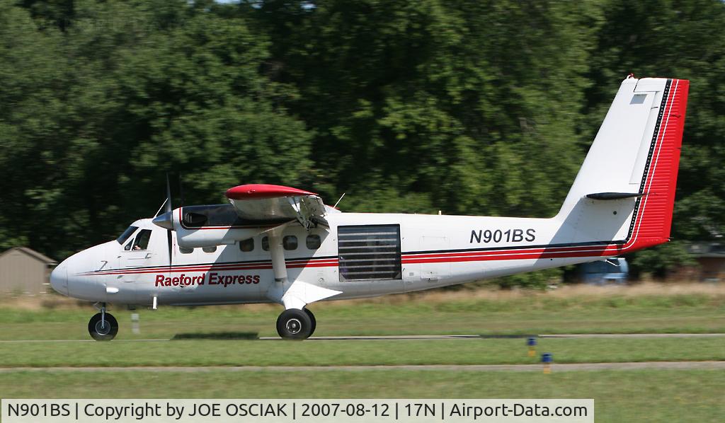 N901BS, 1968 De Havilland Canada DHC-6-200 Twin Otter C/N 160, Taking off at Cross Keys