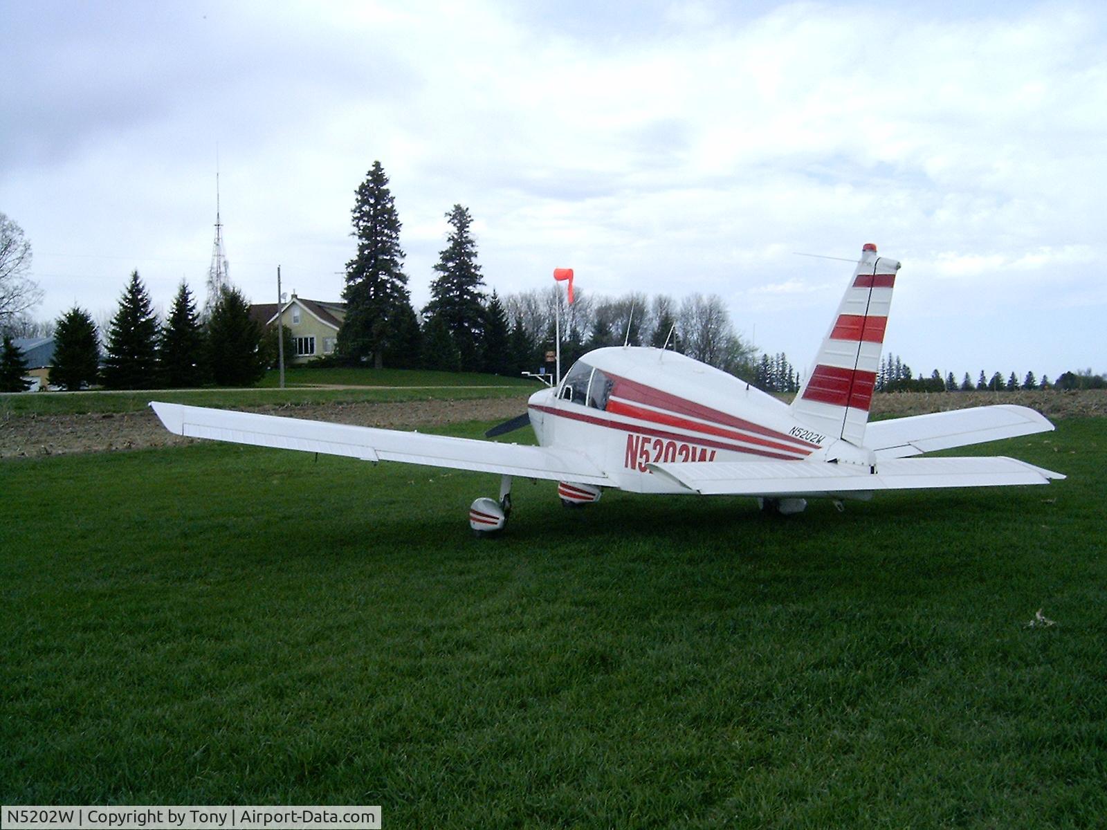 N5202W, 1961 Piper PA-28 C/N 28-237, On the farm