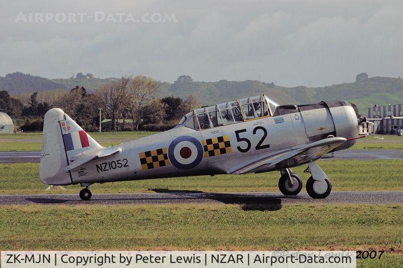 ZK-MJN, North American AT-6C Harvard IIA C/N 88-13909, This Harvard flys in its RNZAF military colours