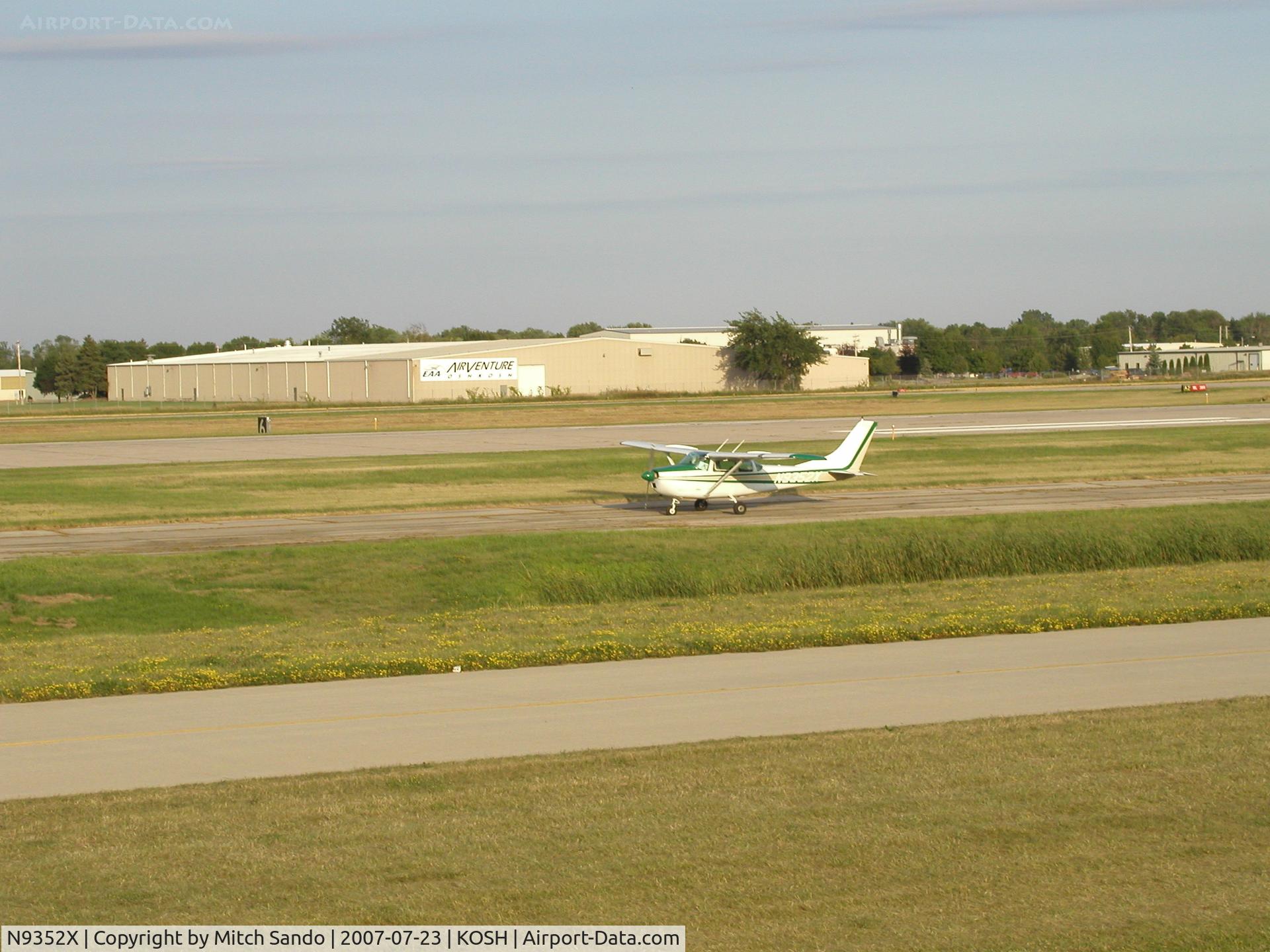 N9352X, 1962 Cessna 182E Skylane C/N 18253752, EAA AirVenture 2007.