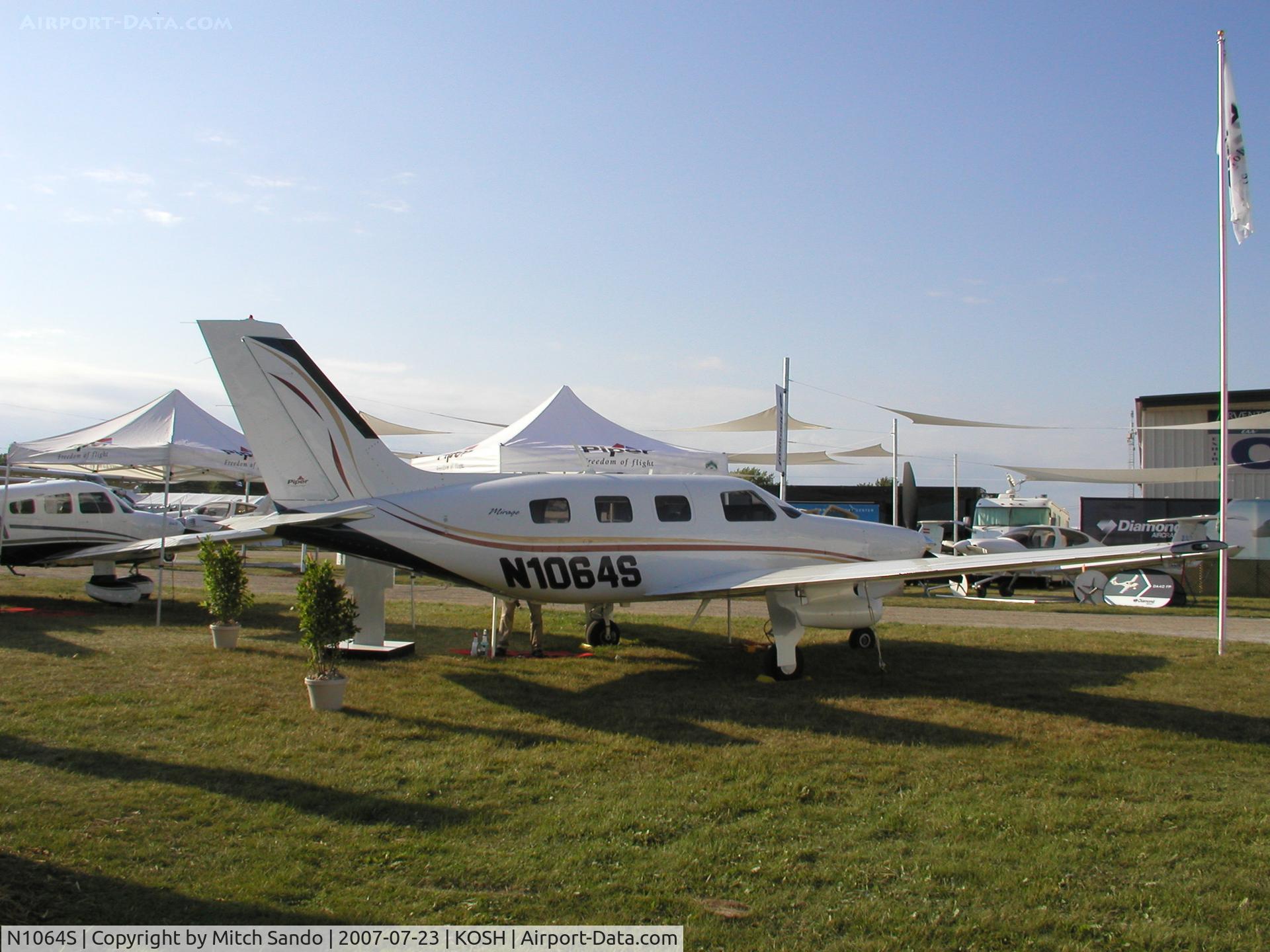 N1064S, 2007 Piper PA-46-350P Malibu Mirage C/N 4636411, EAA AirVenture 2007.