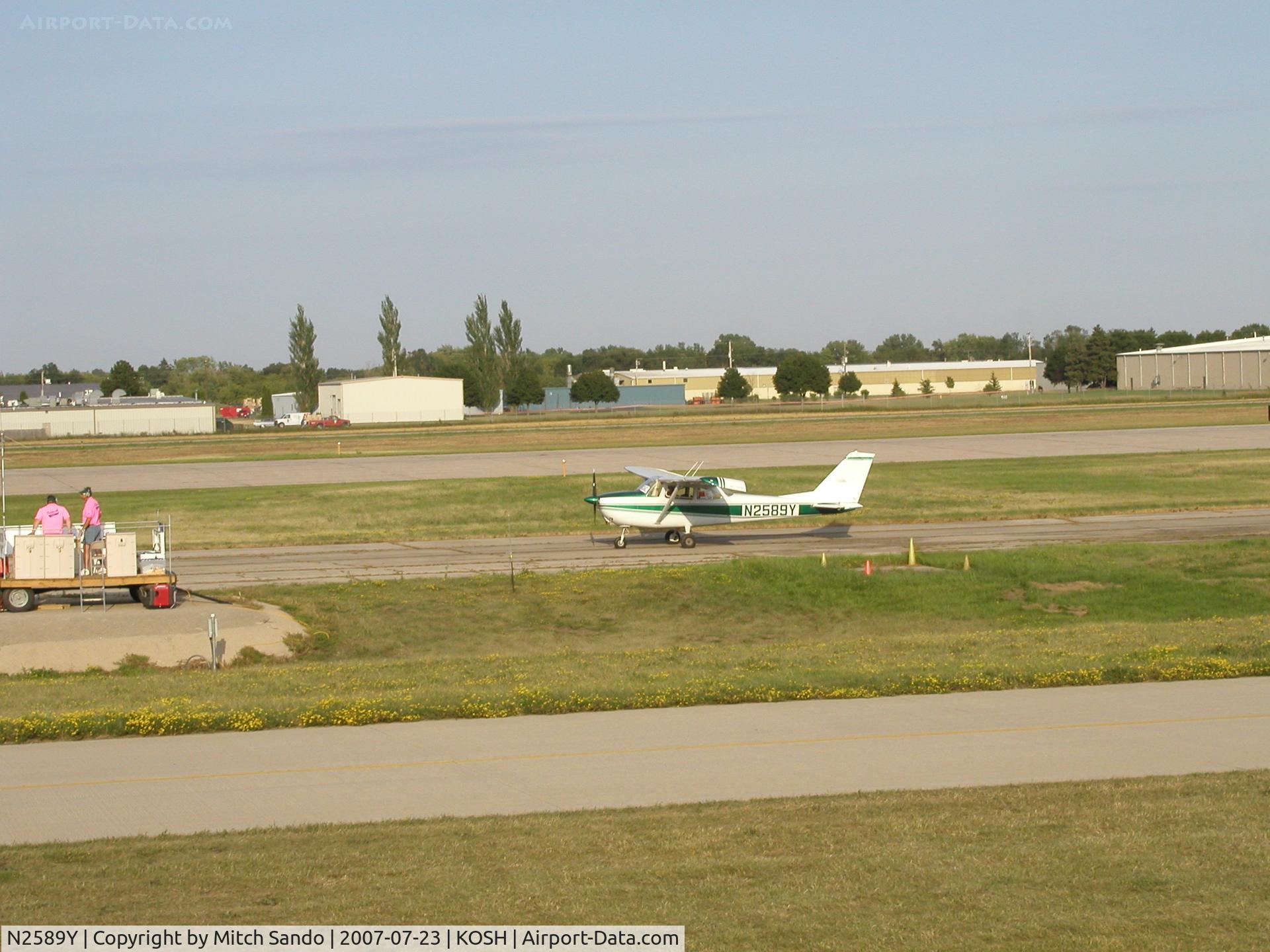 N2589Y, 1962 Cessna 172D C/N 17249889, EAA AirVenture 2007.