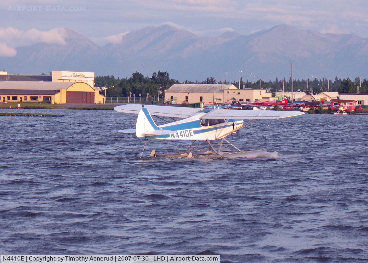 N4410E, Piper PA-18-150 Super Cub C/N 18-8109038, Taxiing on Lake Hood