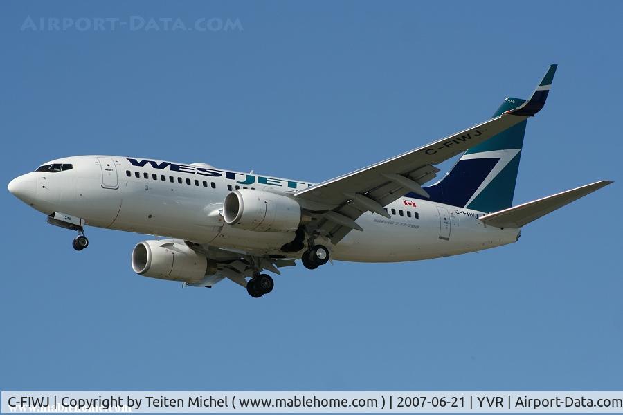 C-FIWJ, 2007 Boeing 737-7CT C/N 30712, C-FIWJ from Westjet landing on 26R
