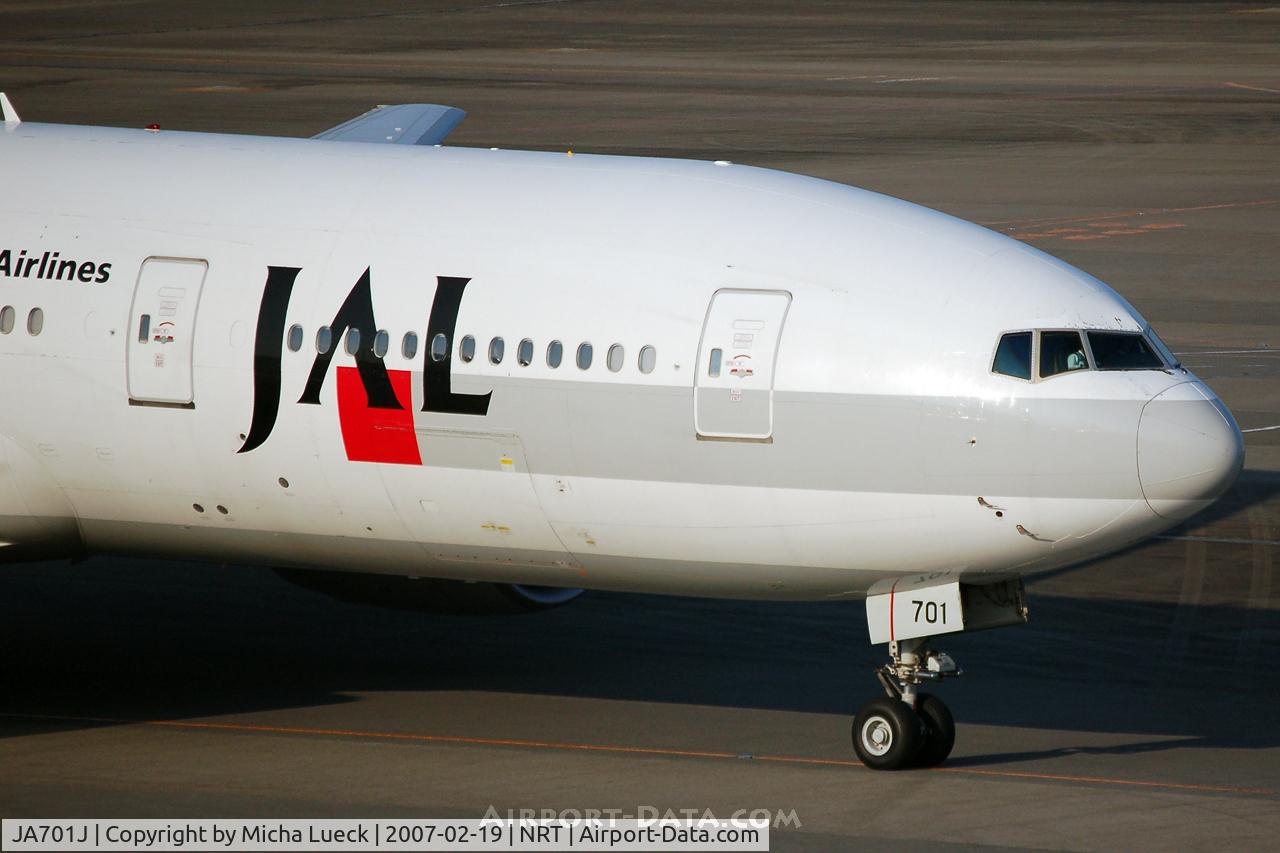 JA701J, 2002 Boeing 777-246/ER C/N 32889, Close-up