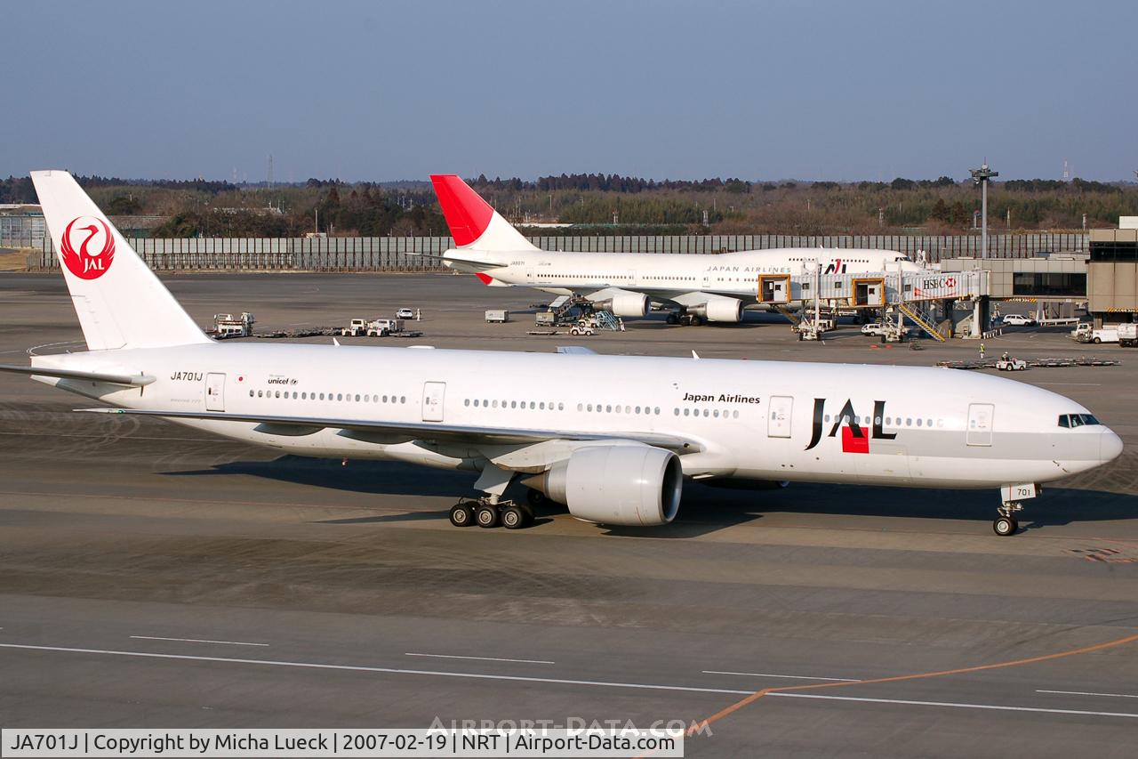 JA701J, 2002 Boeing 777-246/ER C/N 32889, B 777-200 (JA701J) and in the background B 747-400 (JA8071)