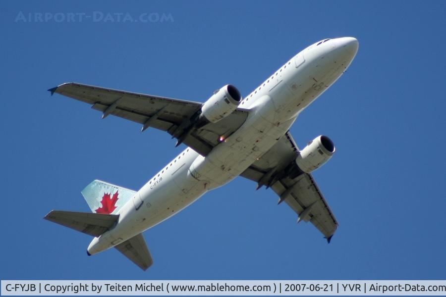 C-FYJB, 1996 Airbus A319-114 C/N 639, C-FYJB from Air Canada taking off from 26L
