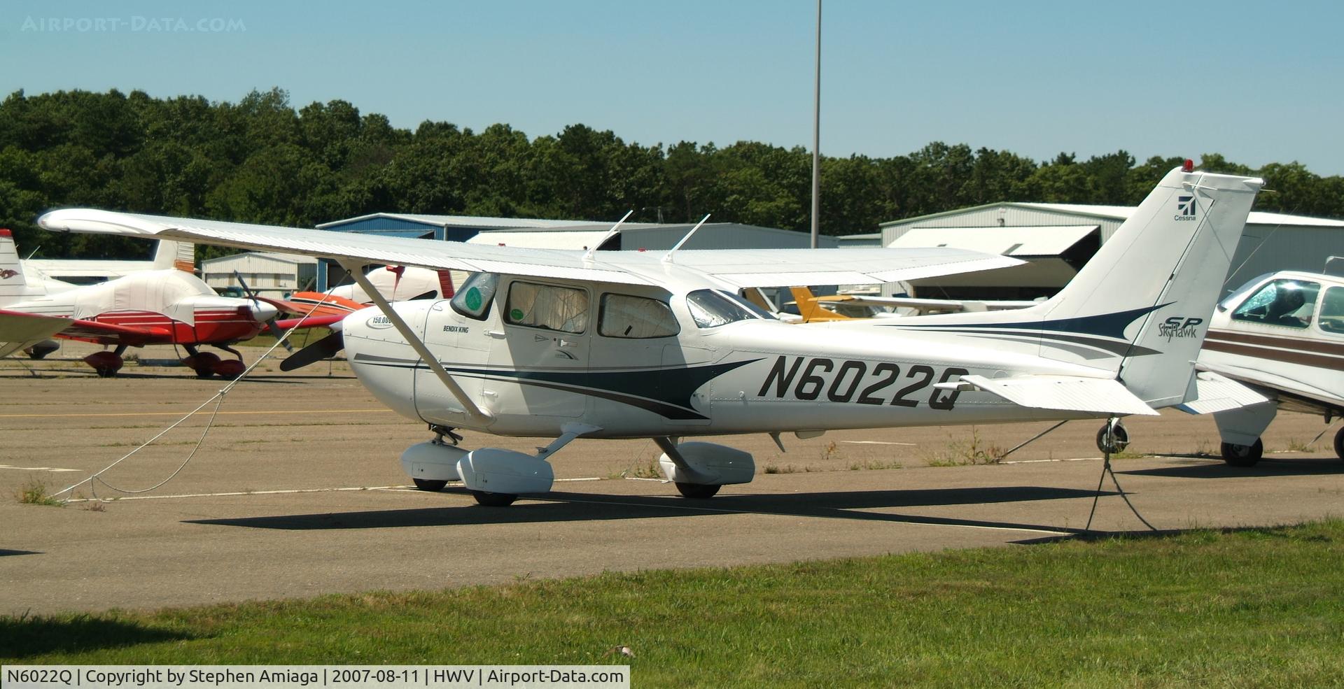 N6022Q, 2004 Cessna 172S C/N 172S9672, On the ramp at Brookhaven...