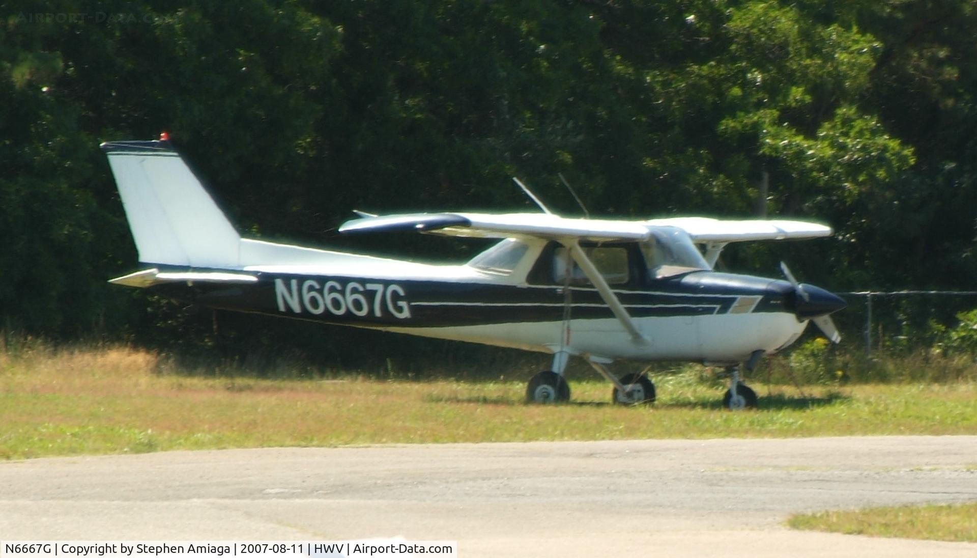 N6667G, 1970 Cessna 150L C/N 15072167, On the ramp at Brookhaven...