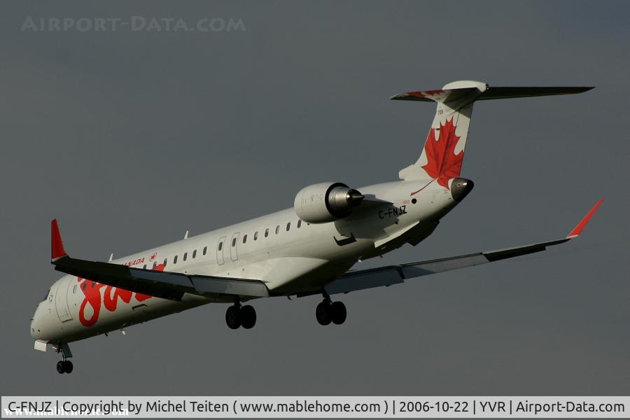 C-FNJZ, 2005 Canadair CRJ-705ER (CL-600-2D15) Regional Jet C/N 15046, Air Canada Jazz - Landing on 26R