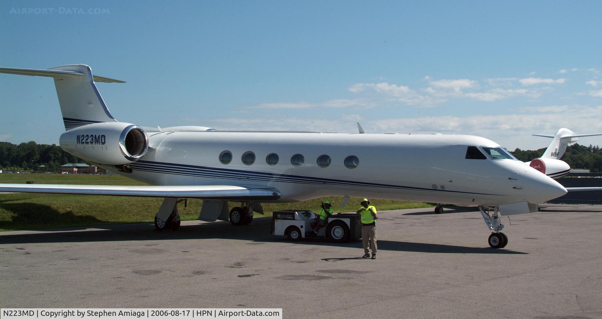 N223MD, 2002 Gulfstream Aerospace G-V C/N 665, On the ramp at Westchester...