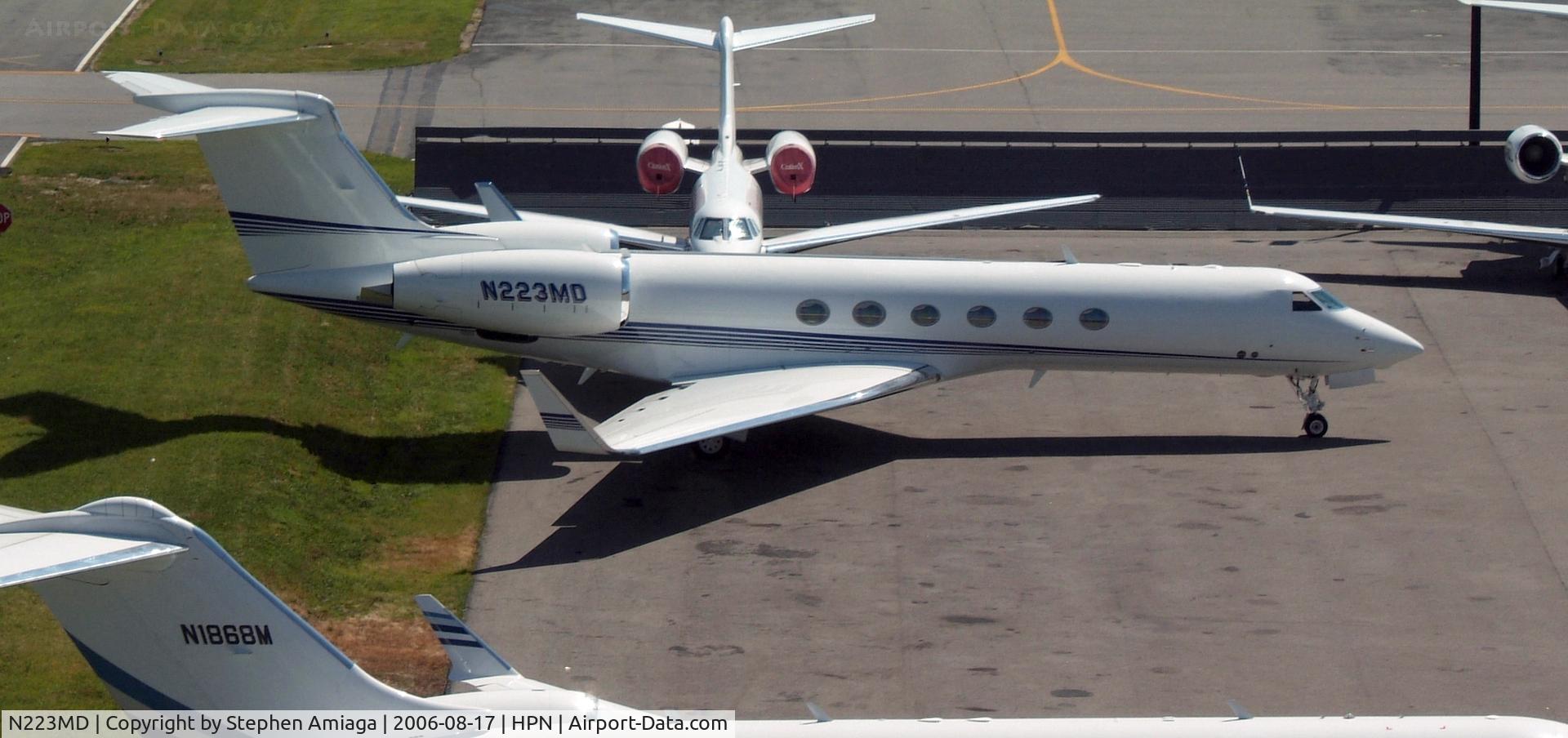 N223MD, 2002 Gulfstream Aerospace G-V C/N 665, On the ramp at Westchester...
