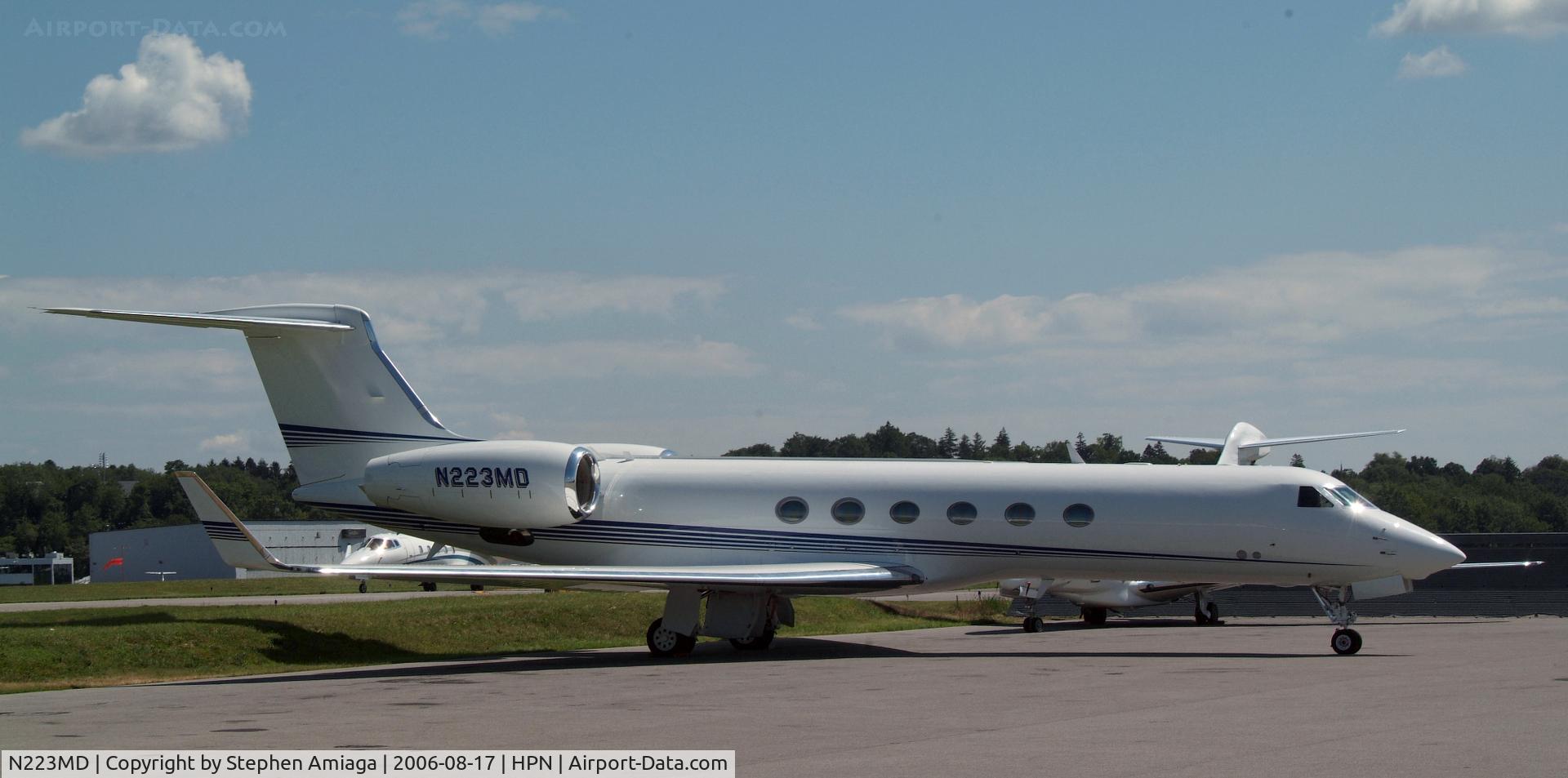 N223MD, 2002 Gulfstream Aerospace G-V C/N 665, On the ramp at Westchester...