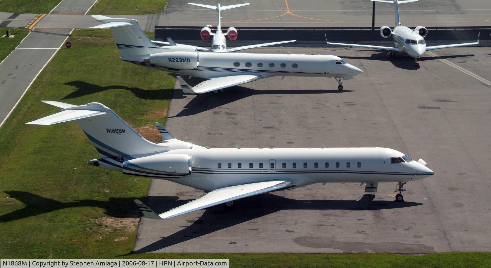 N1868M, 2000 Bombardier BD-700-1A10 Global Express C/N 9069, On the ramp at Westchester...