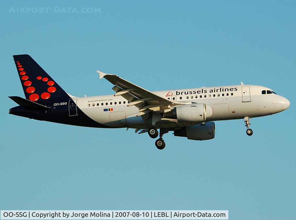 OO-SSG, 2000 Airbus A319-112 C/N 1160, Final approach RWY 25R.
