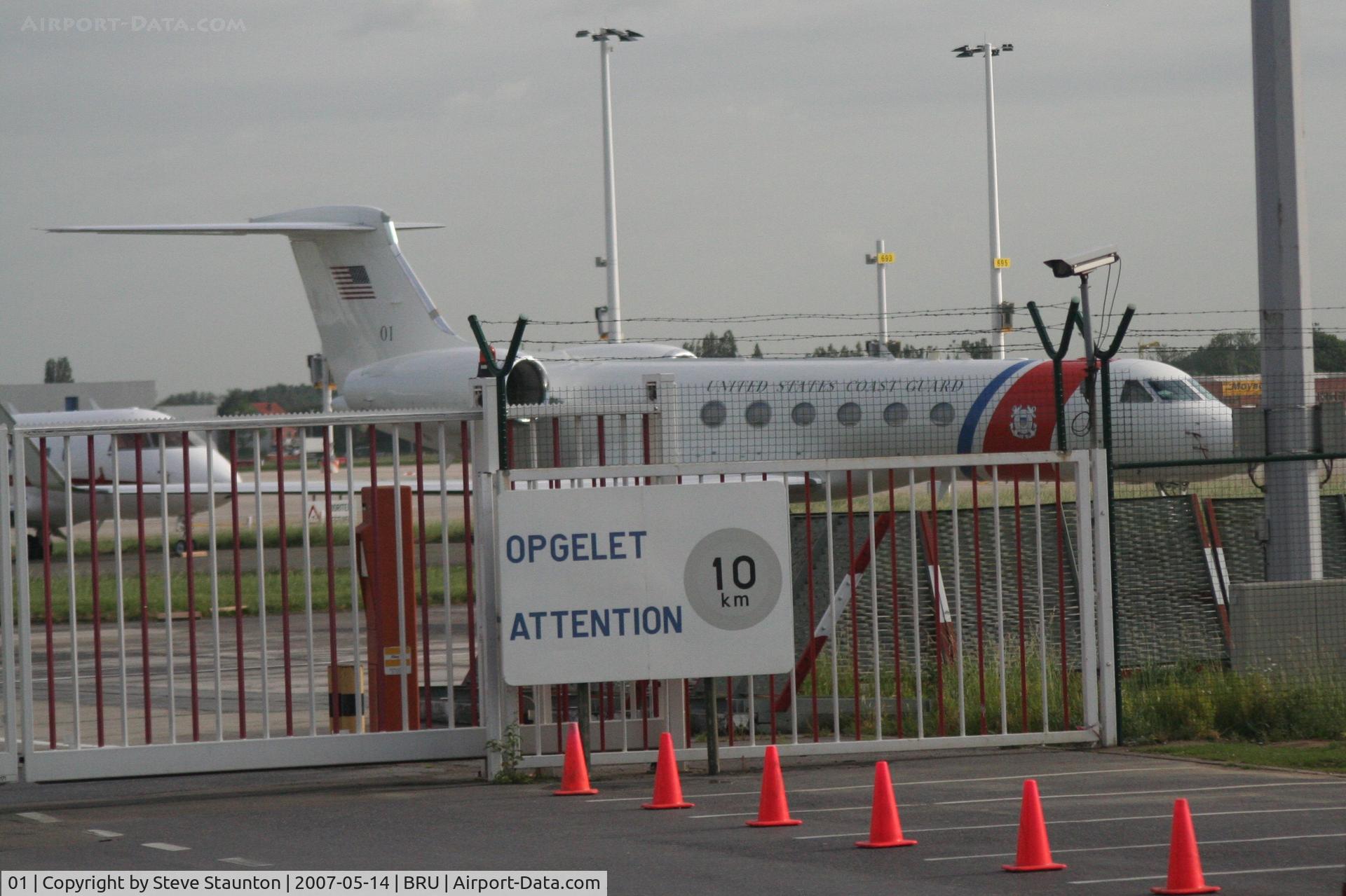01, 2001 Gulfstream Aerospace C-37A (Gulfstream V) C/N 653, Taken from inside a coach at Brussels Airport