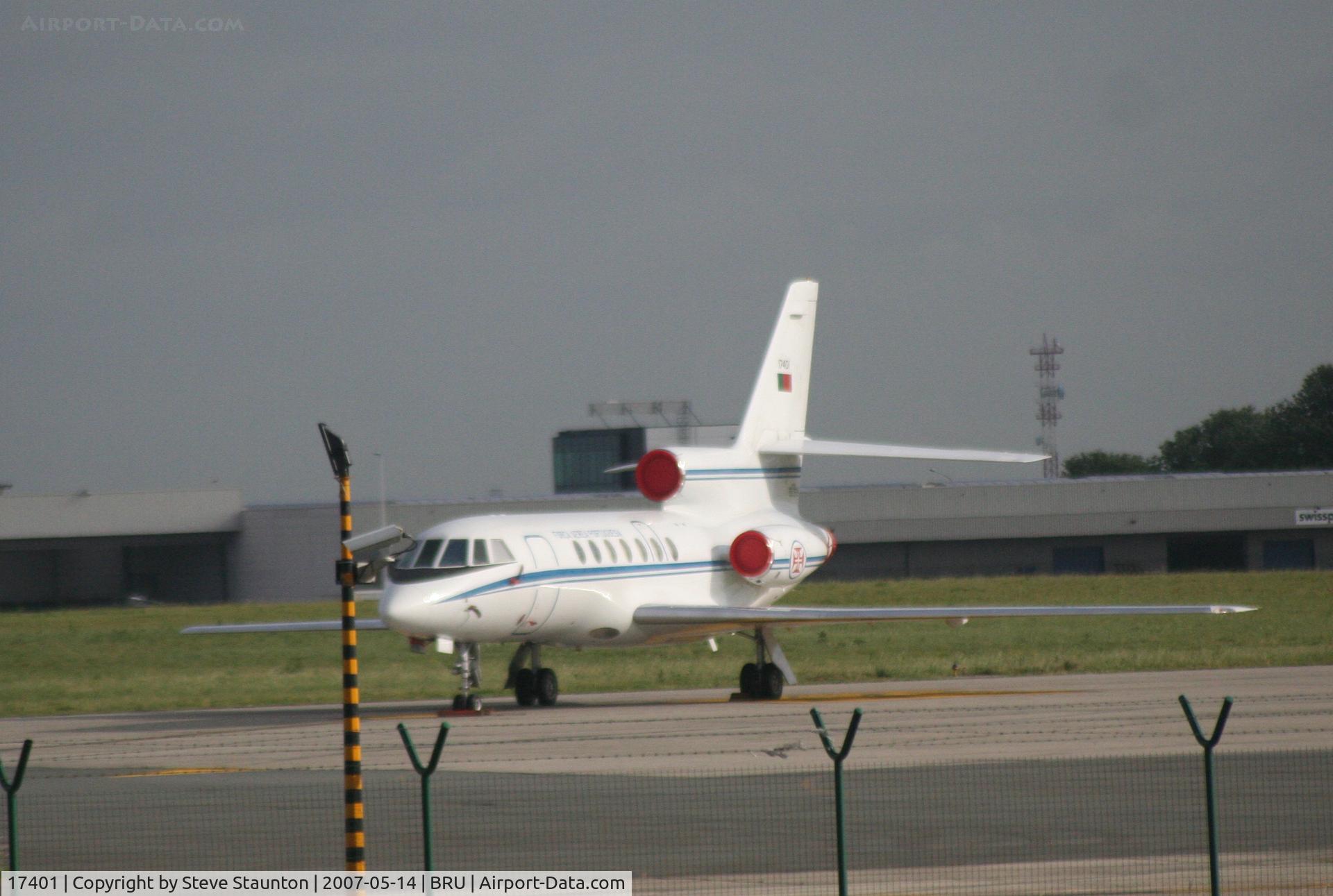 17401, 1988 Dassault Falcon 50 C/N 195, Taken from inside a coach at Brussels Airport