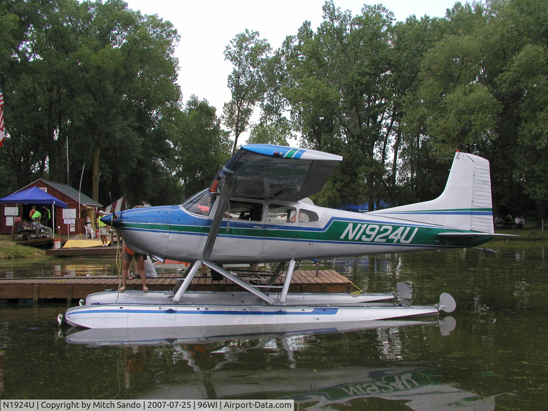 N1924U, 1969 Cessna A185E Skywagon 185 C/N 18501601, EAA AirVenture 2007.