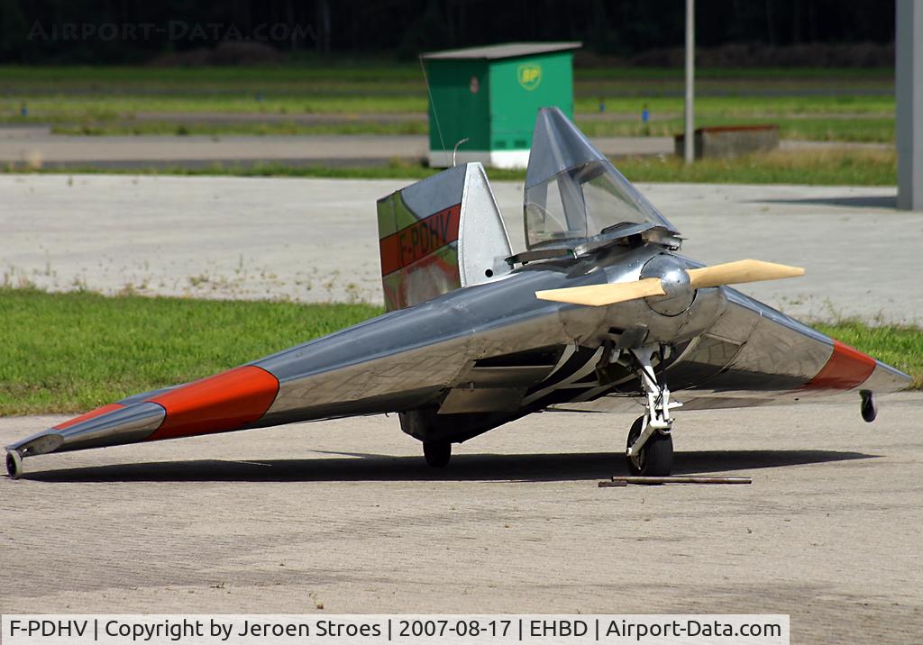 F-PDHV, 2004 Verhees Delta C/N 01, Not an UFO, It's made on earth. Seen at Budel, Netherlands.