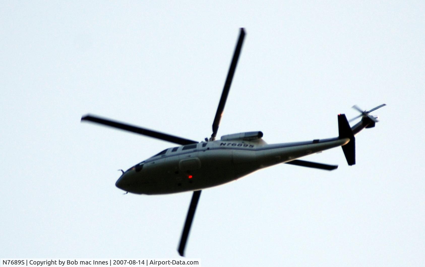 N7689S, 1989 Sikorsky S-76B C/N 760355, Passing over Redding Ct.