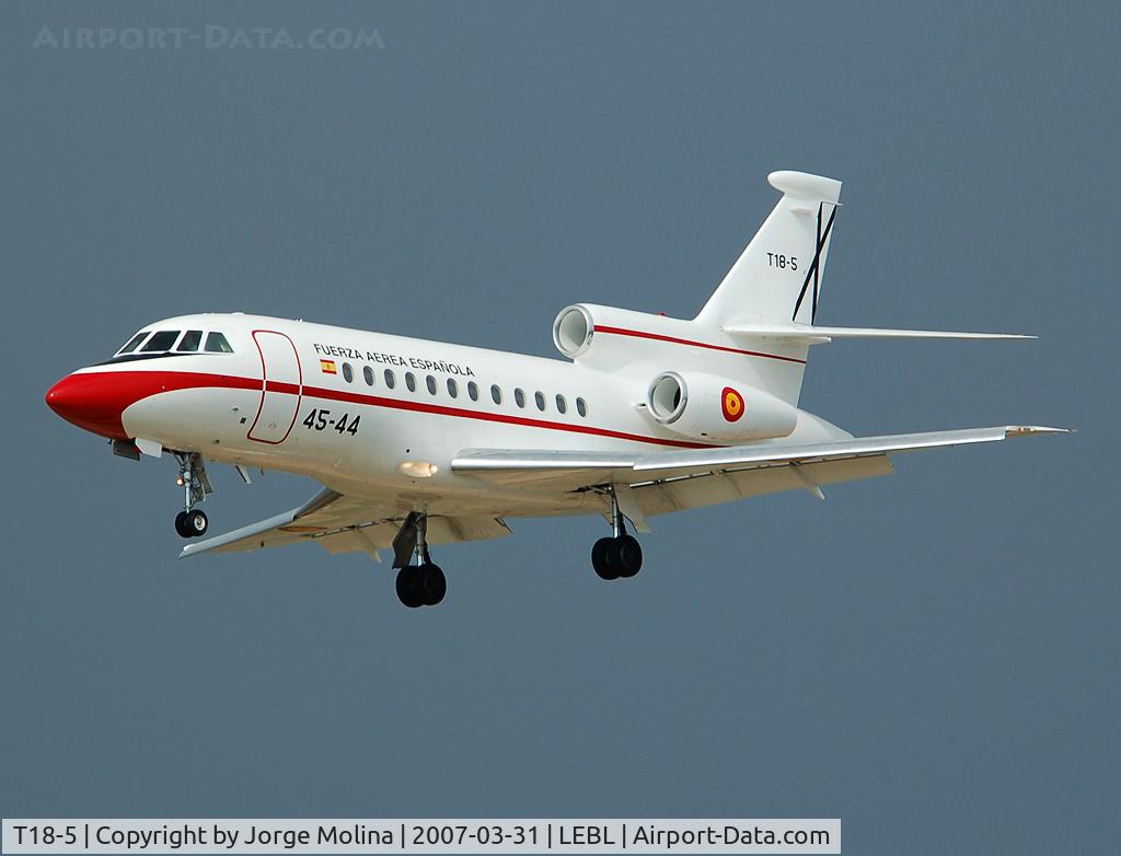 T18-5, 1989 Dassault Falcon 900 C/N 73, Great visit at LEBL, on final RWY 25R.