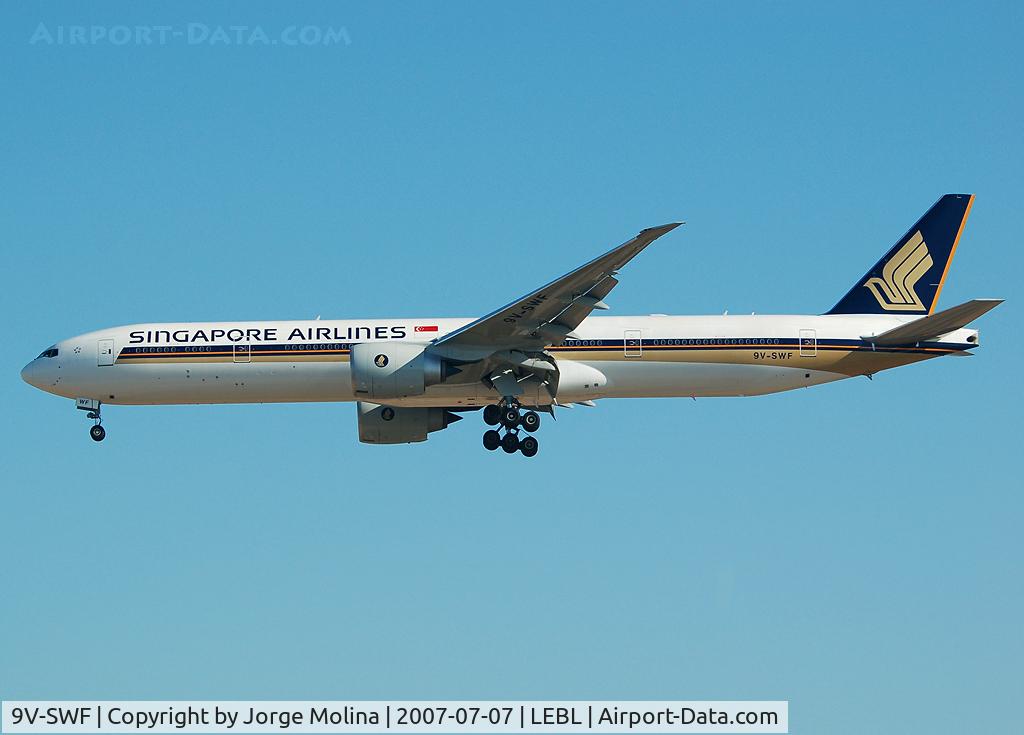 9V-SWF, 2006 Boeing 777-312/ER C/N 34571, Amazing triple seven on final to RWY 25R.
