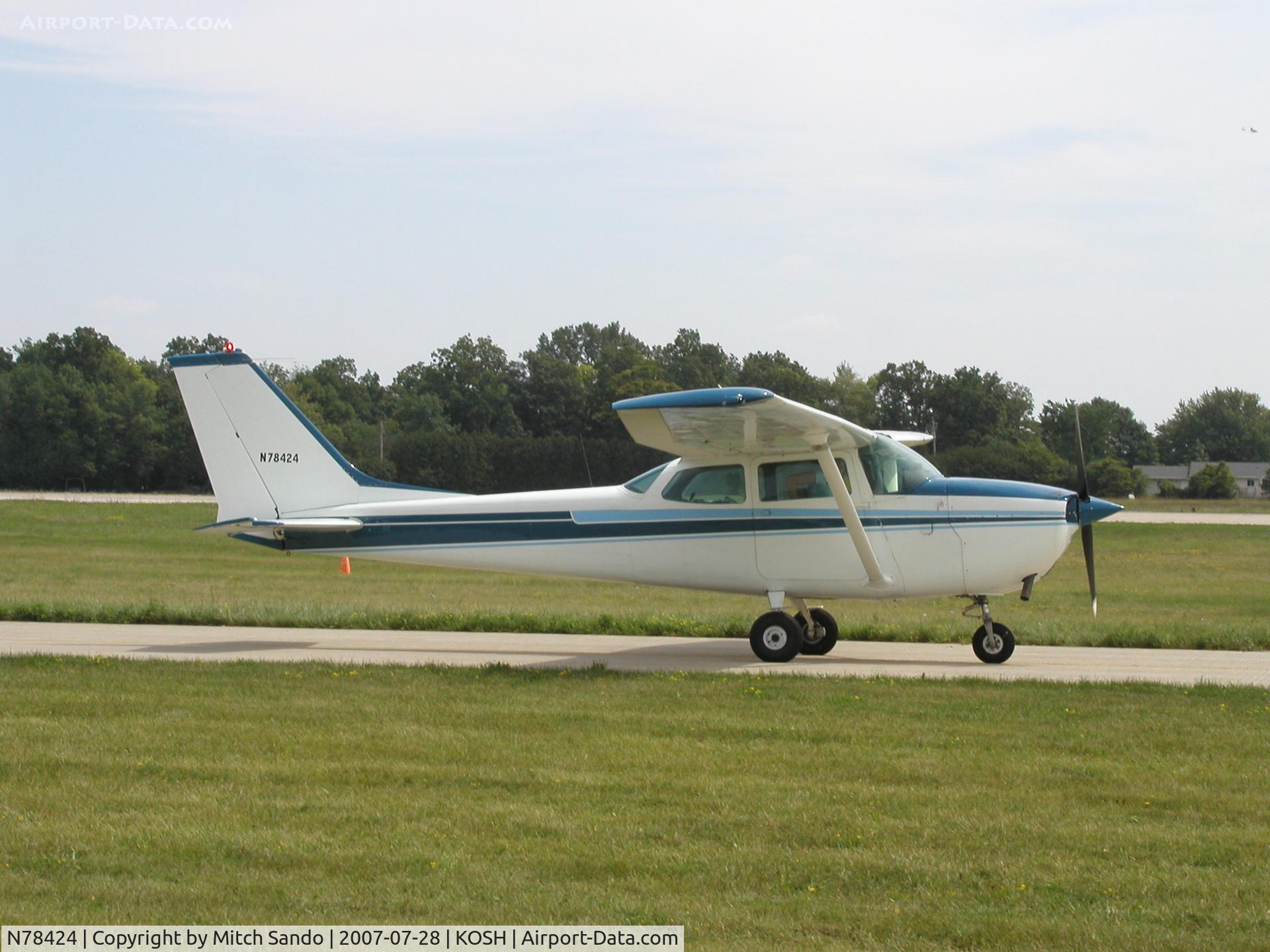 N78424, 1968 Cessna 172K Skyhawk C/N 17257611, EAA AirVenture 2007.