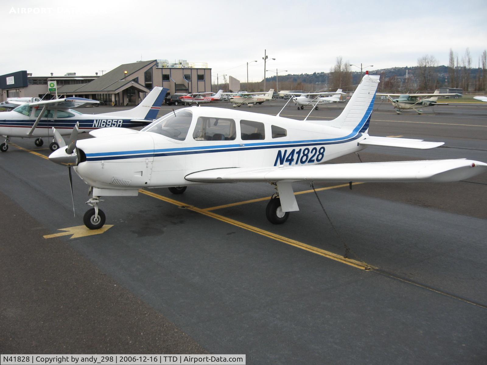 N41828, 1974 Piper PA-28R-200 C/N 28R-7435219, arrow with 3-bladed prop