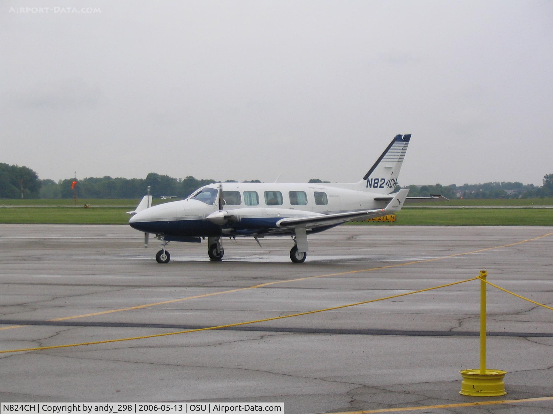 N824CH, 1982 Piper PA-31-350 Chieftain C/N 31-8252055, taxiing into transient parking area