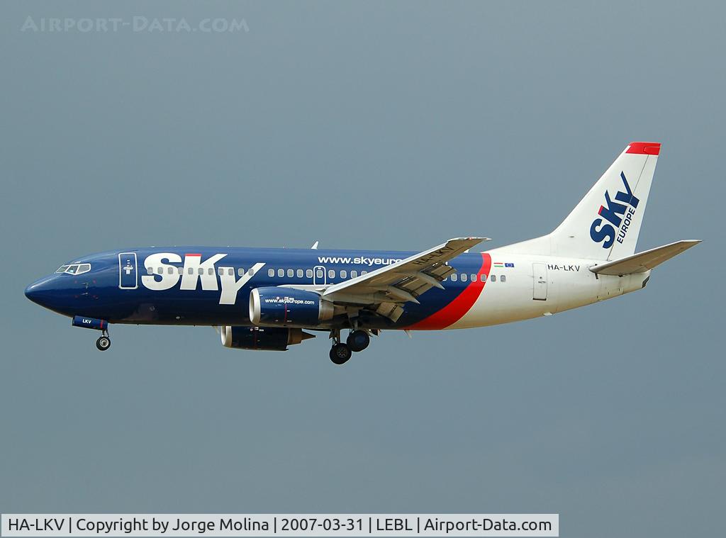 HA-LKV, 1998 Boeing 737-33V C/N 29333, Clear to land RWY 25R.