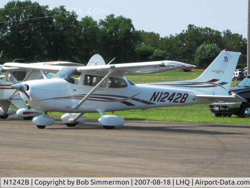 N1242B, 2006 Cessna 172S Skyhawk SP C/N 172S10307, Taking rides at the Wings of Victory Airshow - Lancaster, OH