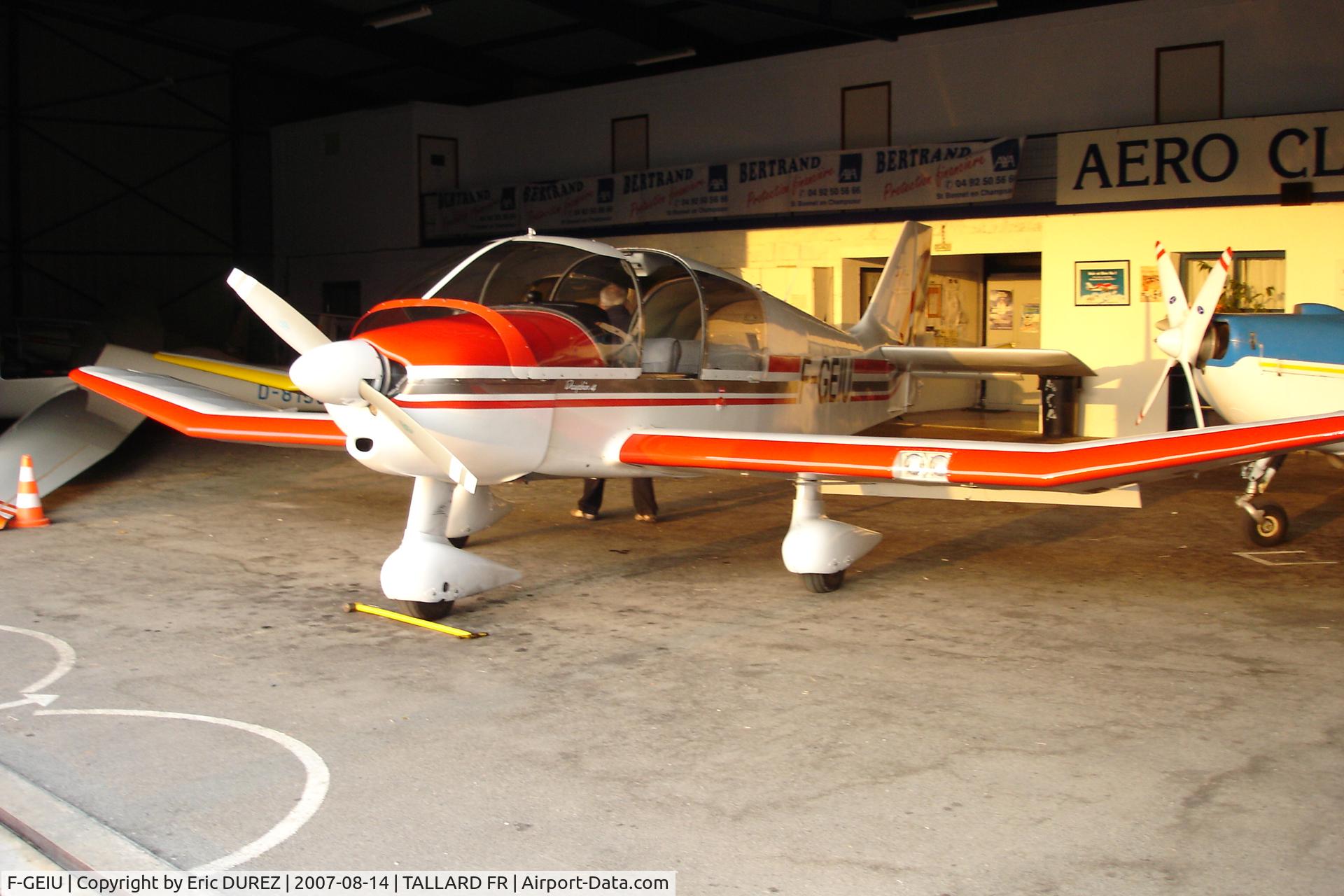 F-GEIU, Robin DR-400-140B Major C/N 1712, Au hangar avant vol