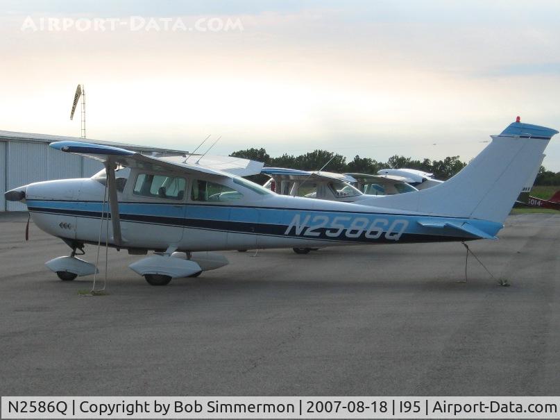 N2586Q, 1966 Cessna 182K Skylane C/N 18257786, On the ramp at Kenton, OH