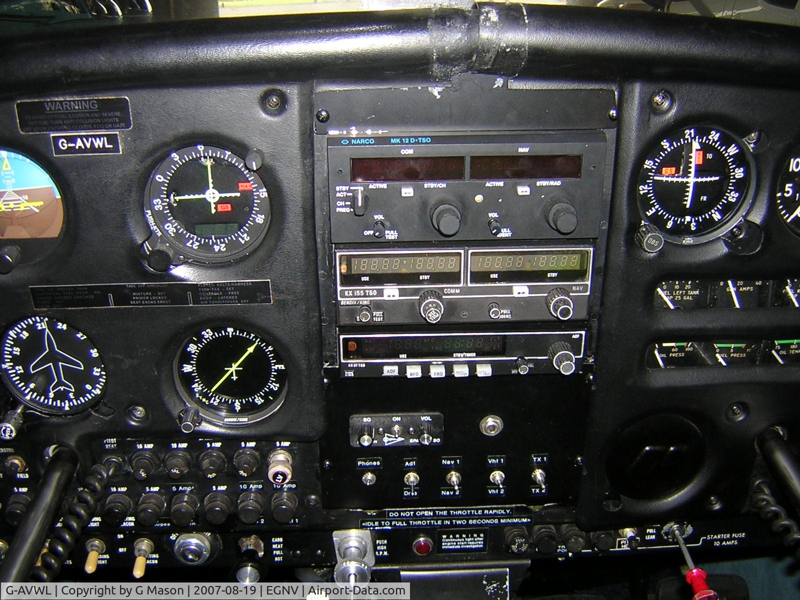 G-AVWL, 1967 Piper PA-28-140 Cherokee C/N 28-24000, Cockpit Centre
