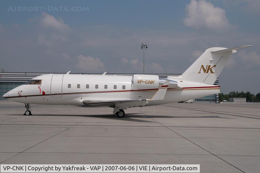 VP-CNK, Canadair Challenger 604 (CL-600-2B16) C/N 5621, Canadair Challenger