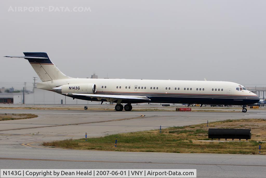 N143G, 2004 Gulfstream Aerospace GV-SP (G550) C/N 5060, 422 Holdings Inc's 1988 McDonnell Douglas DC-9-87 starting takeoff roll on RWY 16R.