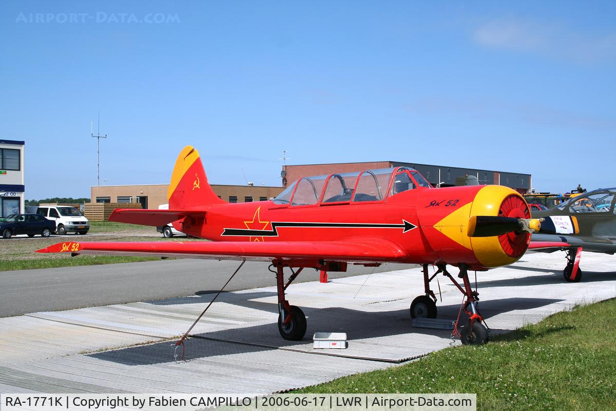 RA-1771K, 1987 Yakovlev Yak-52 C/N 866811, Yak-52 866811