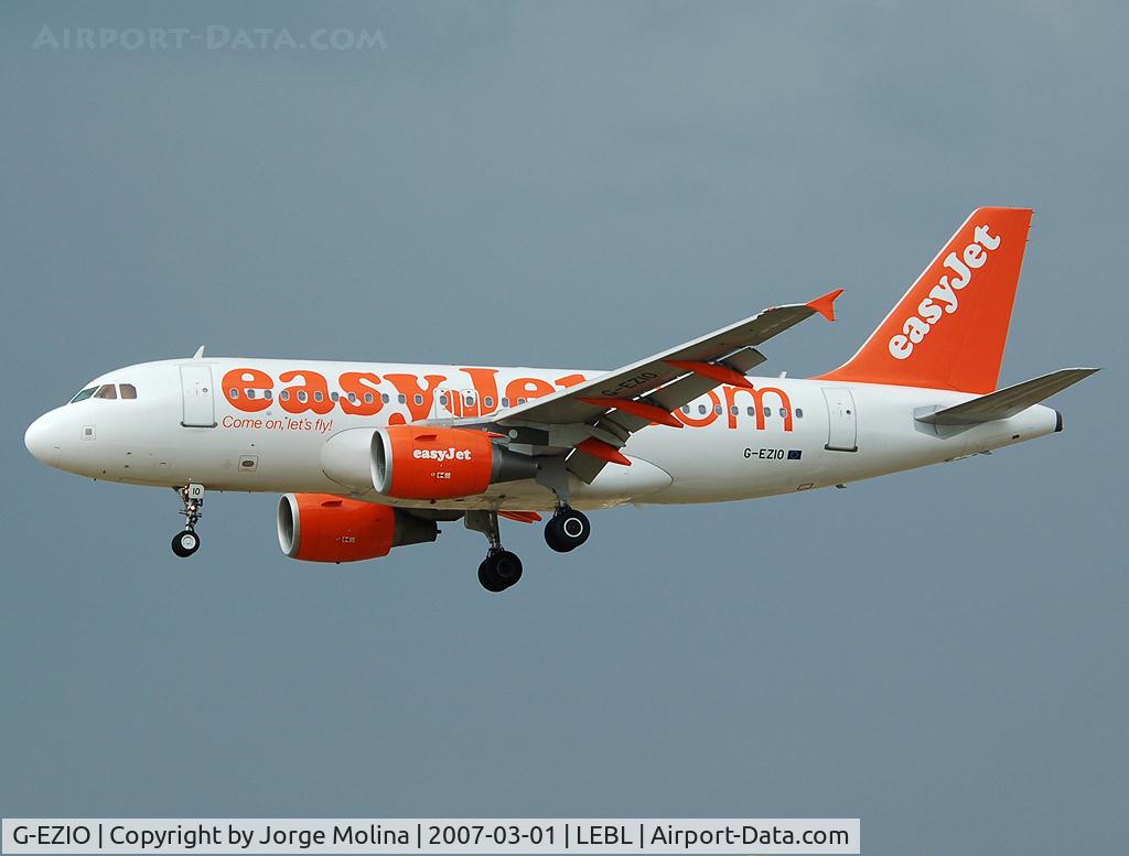 G-EZIO, 2005 Airbus A319-111 C/N 2512, Short final RWY 25R.