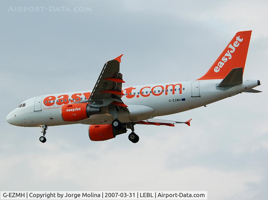 G-EZMH, 2003 Airbus A319-111 C/N 2053, Low pass in contact localizator ILS 25R.